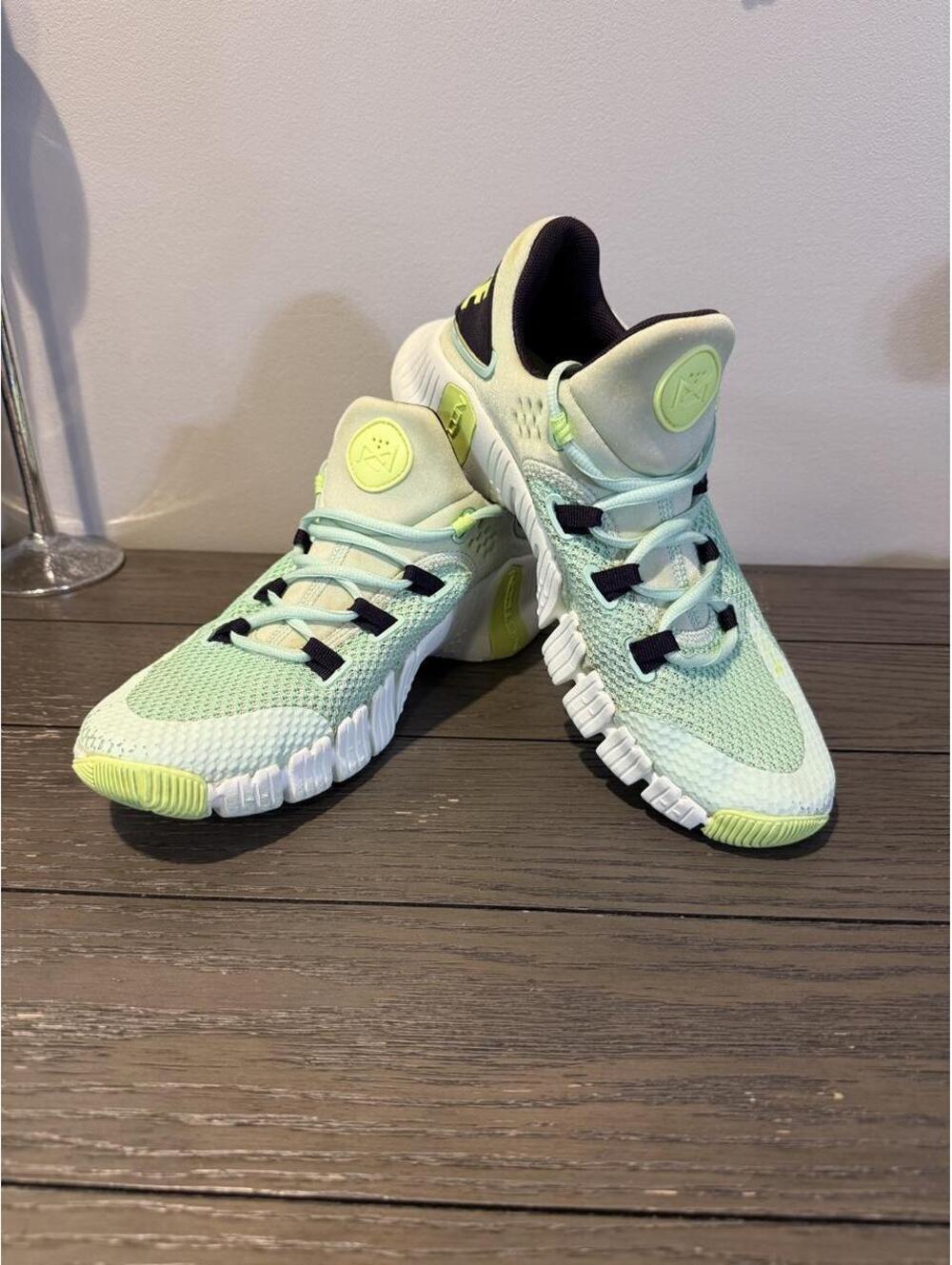 Nike Women's Green and Multi Trainer
